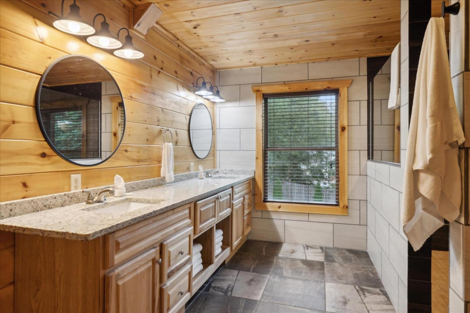 Hot Tub Fire Pit Game Room Theater Easy Access Sleeps 12 - Black Bear Lodge Pigeon Forge Eksteriør bilde